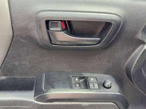 Used 2022 Toyota Tacoma SR w/ SR Convenience Package AWD/4WD image 15