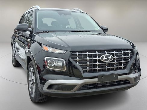 Certified 2023 Hyundai Venue SEL image 2
