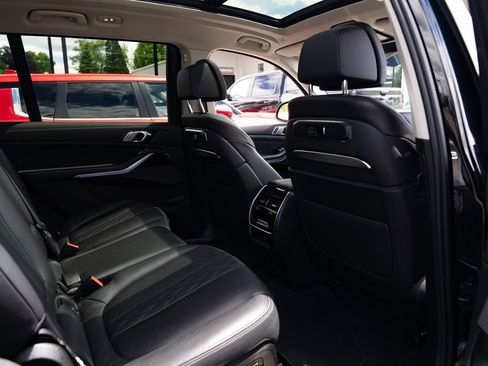 Used 2023 BMW X7 xDrive40i AWD/4WD image 26