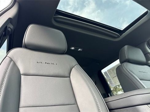 New 2026 GMC Sierra 2500 Denali w/ Denali Reserve Package image 18