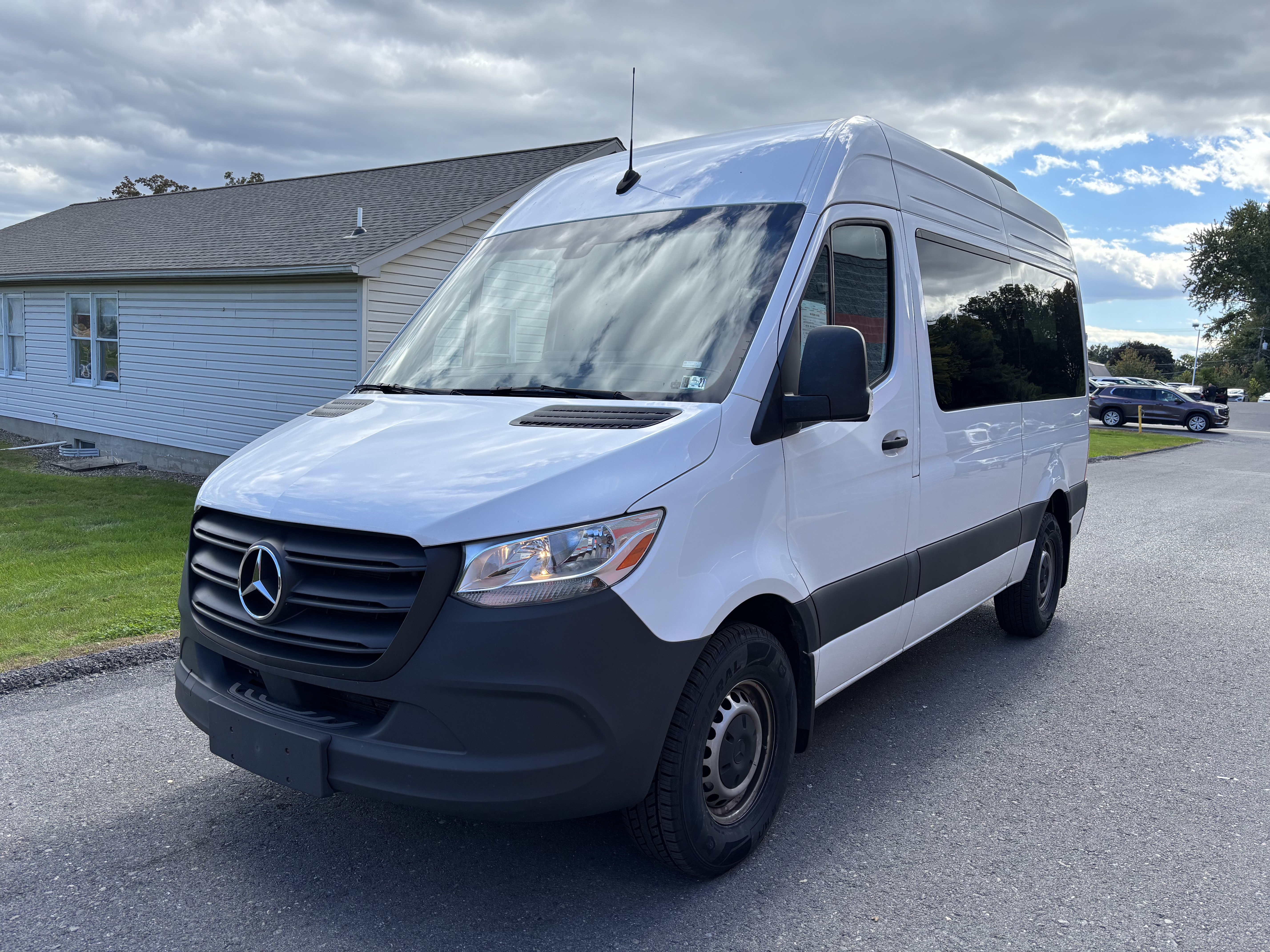 Used 2024 Mercedes-Benz Sprinter 2500 image 8