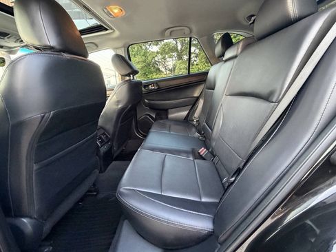 Used 2017 Subaru Outback 3.6R Limited AWD/4WD image 9