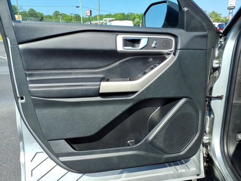 Used 2024 Ford Explorer XLT AWD/4WD image 6