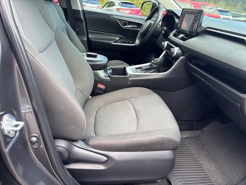 Used 2022 Toyota RAV4 XLE image 13
