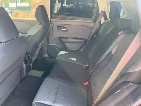 Used 2022 Nissan Rogue SV image 10