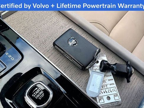 Certified 2025 Volvo XC90 B5 Plus image 13