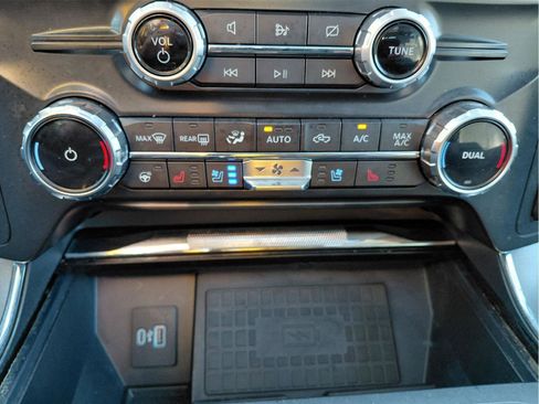 Used 2022 Ford F150 Lariat w/ Equipment Group 502A High AWD/4WD image 40