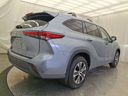 Certified 2020 Toyota Highlander XLE AWD/4WD image 29