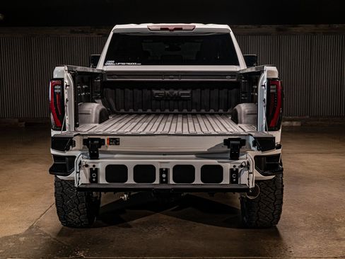 Used 2025 GMC Sierra 2500 AT4 AWD/4WD image 9