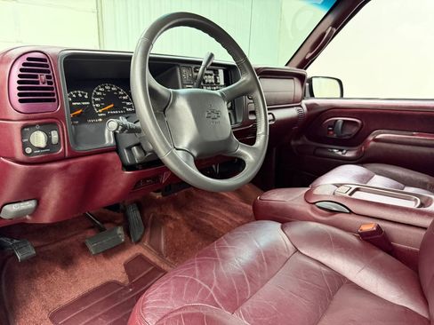 Used 1999 Chevrolet Suburban 4WD w/ Preferred Equipment Group 3 image 12