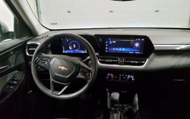 Used 2025 Chevrolet TrailBlazer LT FWD image 28