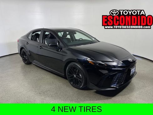 Used 2025 Toyota Camry SE FWD image 1