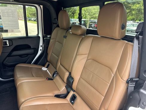 Used 2022 Jeep Gladiator Overland w/ Popular Equipment Package AWD/4WD image 11