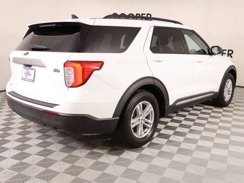 Used 2021 Ford Explorer XLT image 21