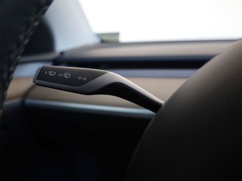 Used 2023 Tesla Model Y Long Range AWD/4WD image 32