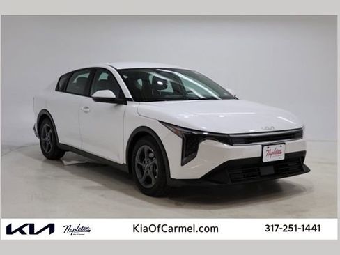 Used 2025 Kia K4 LXS image 1