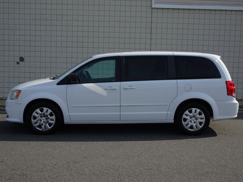 Used 2016 Dodge Grand Caravan SE w/ Quick Order Package 29E SE image 4