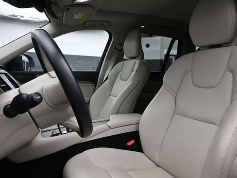 Used 2023 Volvo XC90 B6 Plus w/ Protection Package Premier AWD/4WD image 10