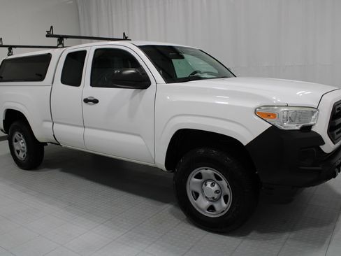 Used 2017 Toyota Tacoma SR RWD image 4
