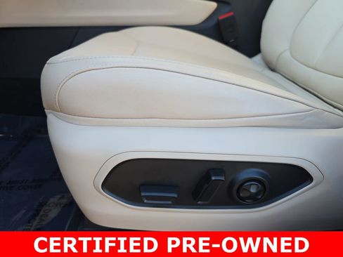 Used 2025 Jeep Grand Cherokee Limited w/ Black Appearance Package image 29