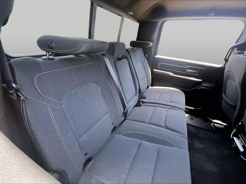 Used 2019 RAM 1500 Big Horn AWD/4WD image 18