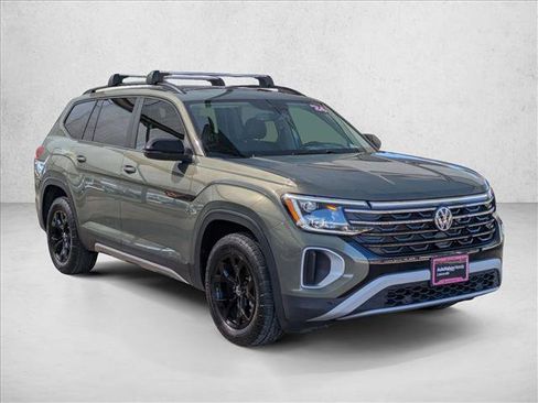 Used 2024 Volkswagen Atlas Peak Edition SE AWD/4WD image 3