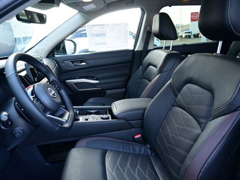 New 2025 Nissan Pathfinder Platinum image 25