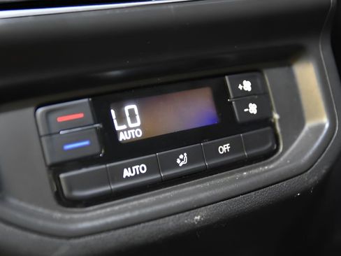 Used 2024 Volkswagen Atlas SE image 32