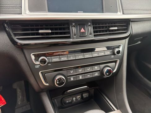 Used 2020 Kia Optima LX image 31