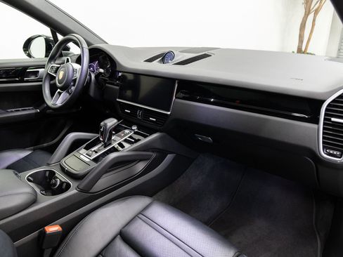 Used 2021 Porsche Cayenne Coupe AWD/4WD image 13