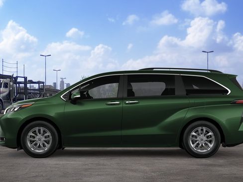 New 2026 Toyota Sienna XLE FWD image 3