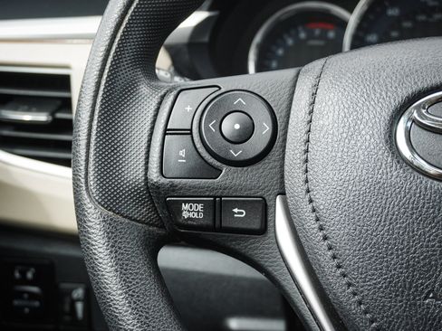 Used 2015 Toyota Corolla LE image 19