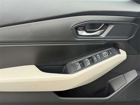 Used 2023 Honda Accord EX image 11