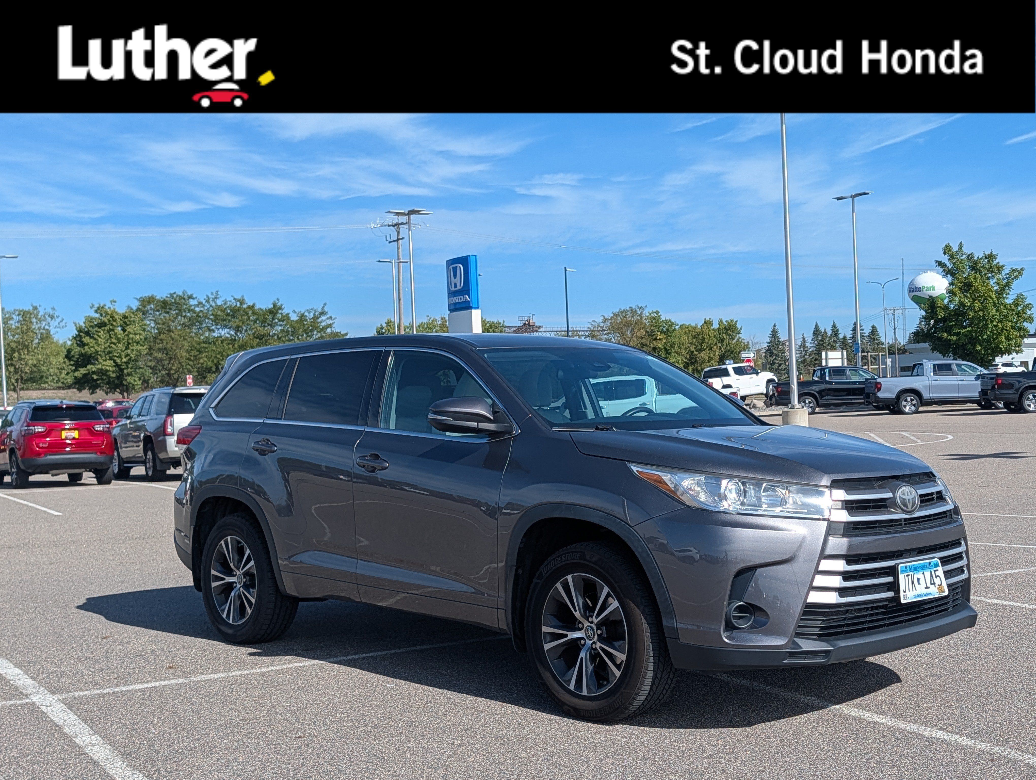 Used 2018 Toyota Highlander LE AWD/4WD image 1