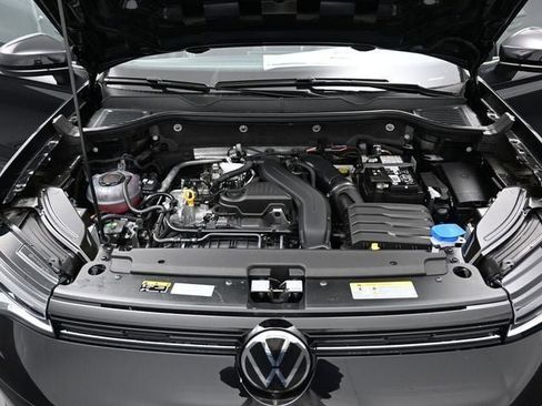 New 2026 Volkswagen Taos SE image 15