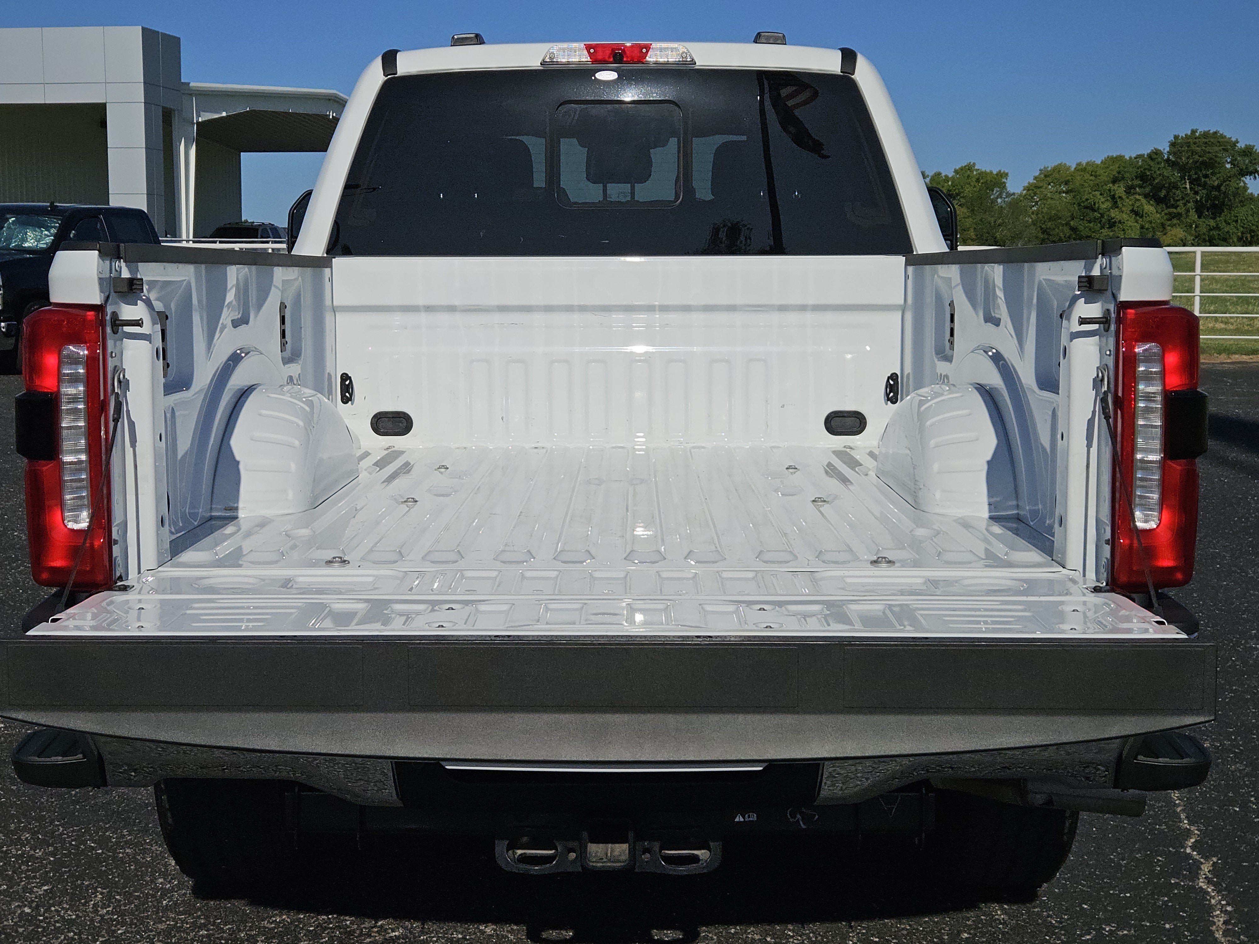 Used 2024 Ford F250 Lariat w/ FX4 Off-Road Package AWD/4WD image 9