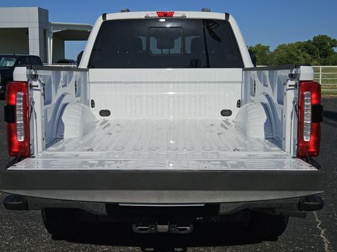 Used 2024 Ford F250 Lariat w/ FX4 Off-Road Package AWD/4WD image 9