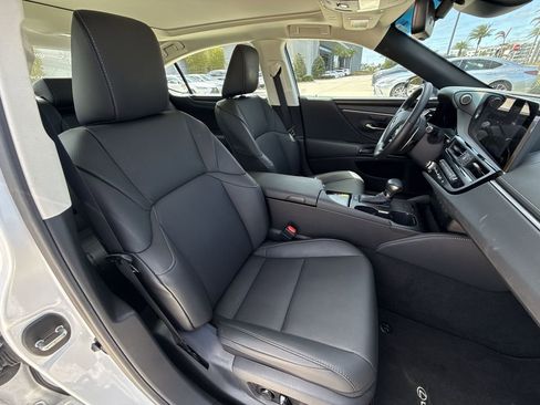 Used 2025 Lexus ES 350 w/ Premium Package FWD image 16