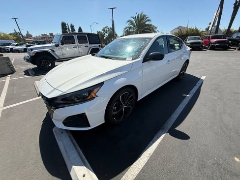 Used 2025 Nissan Altima 2.5 SR FWD image 1