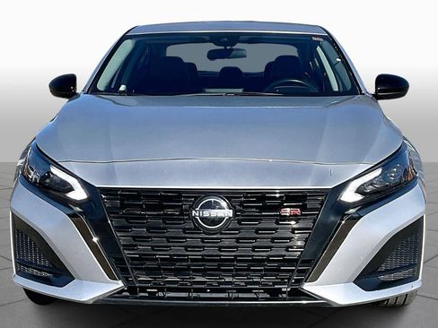 Used 2024 Nissan Altima 2.5 SR image 3