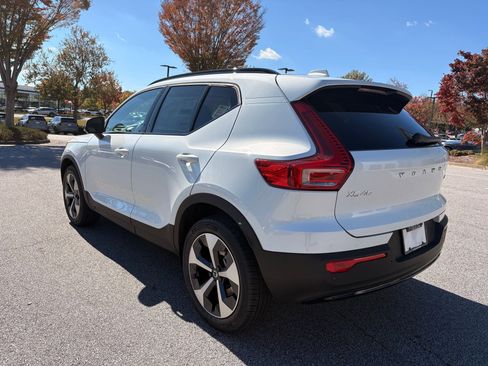 Certified 2026 Volvo XC40 B4 Plus w/ Climate Package FWD image 3