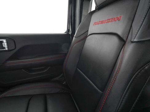 Used 2024 Jeep Wrangler Unlimited Rubicon w/ Technology Group image 25