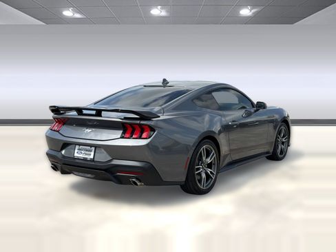Used 2025 Ford Mustang Coupe RWD image 9