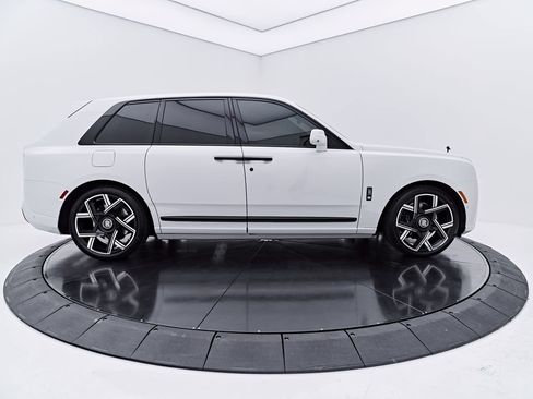 Used 2025 Rolls-Royce Cullinan Black Badge AWD/4WD image 15