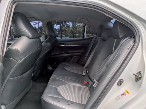 Used 2019 Toyota Camry SE FWD image 12