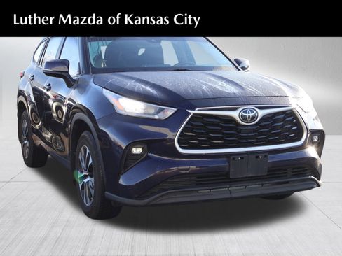 Used 2020 Toyota Highlander XLE image 1