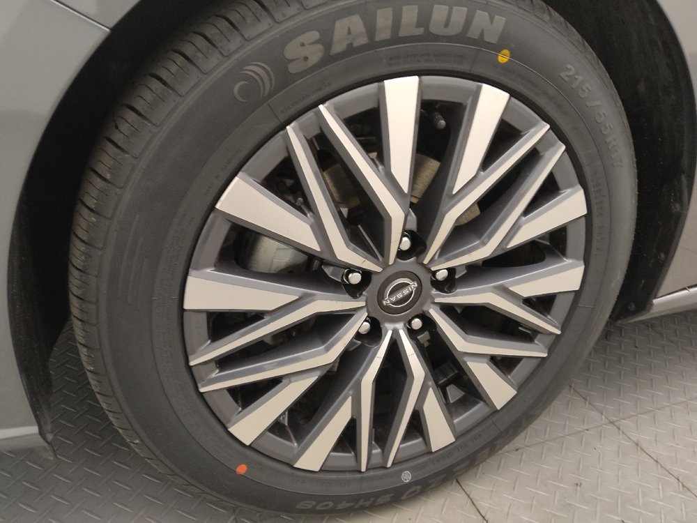 Used 2025 Nissan Altima 2.5 SV FWD image 31