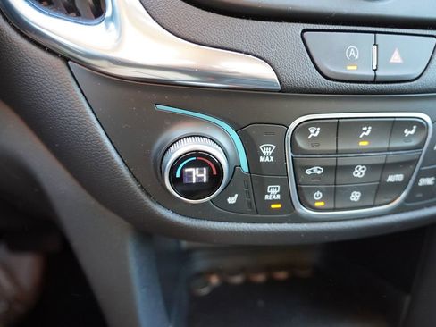 Used 2023 Chevrolet Equinox LT image 6