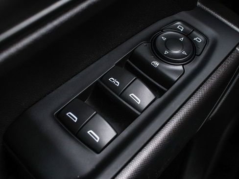 Used 2023 Chevrolet Silverado 1500 Custom AWD/4WD image 10