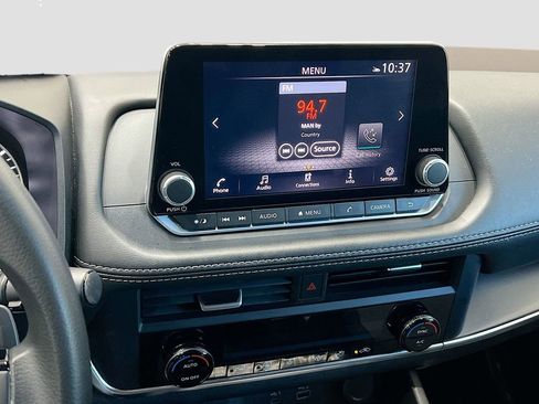 Used 2023 Nissan Rogue SV image 24